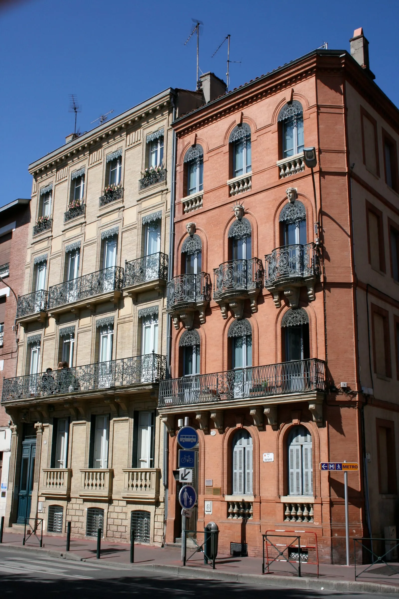 Immeubles résidentiels en brique à Toulouse pour illustrer une copropriété d'habitation