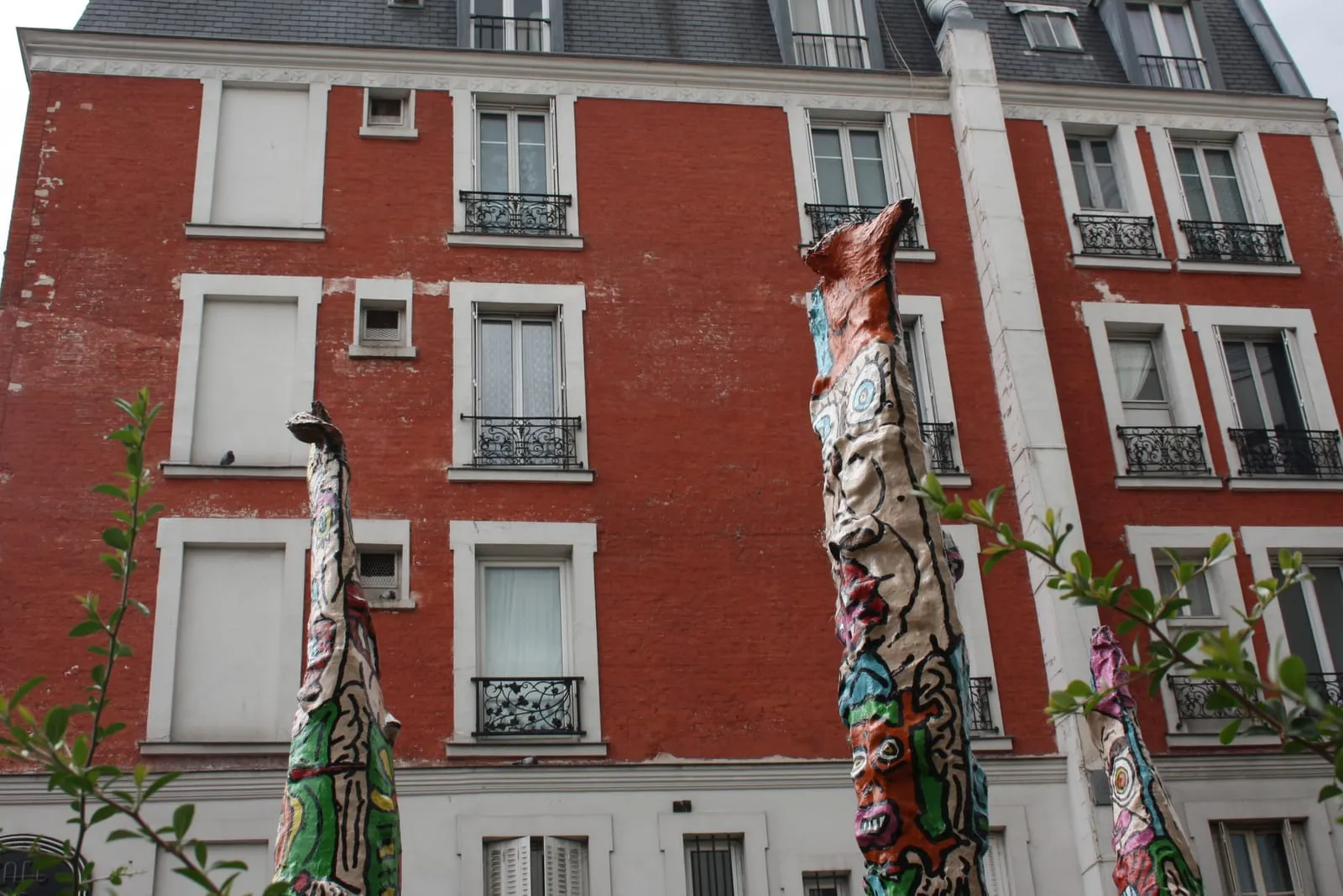 Façade d'un immeuble résidentiel à Paris